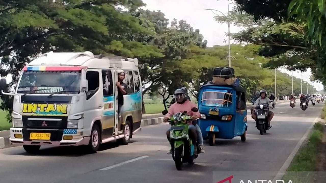 Jalur Pantura Indramayu dipadati 28.660 kendaraan pada H+2 Lebaran 2025, didominasi sepeda motor yang melakukan arus balik dari Cirebon menuju Jakarta, meski demikian arus lalu lintas masih terpantau ramai lancar.