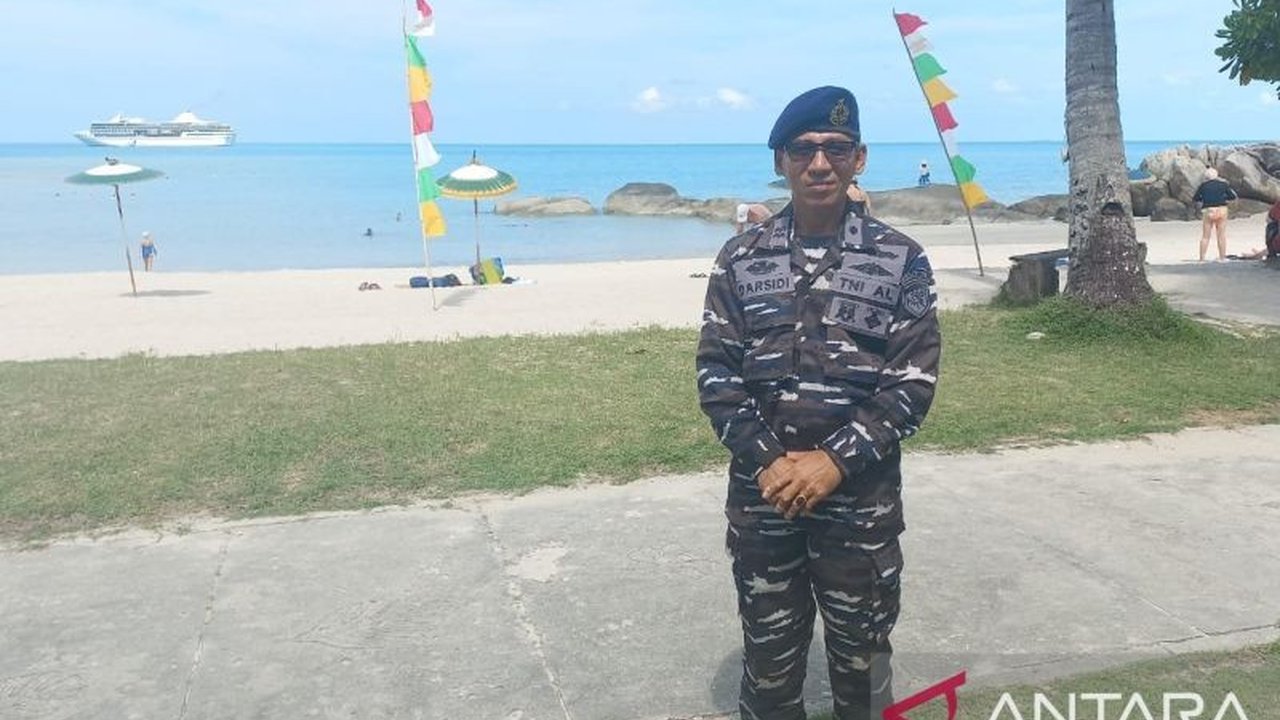 TNI Angkatan Laut Bangka Belitung membantu pengamanan kunjungan ratusan turis dari 14 negara di Pantai Parai, Bangka, demi memberikan rasa aman dan meningkatkan citra positif Indonesia di mata dunia.