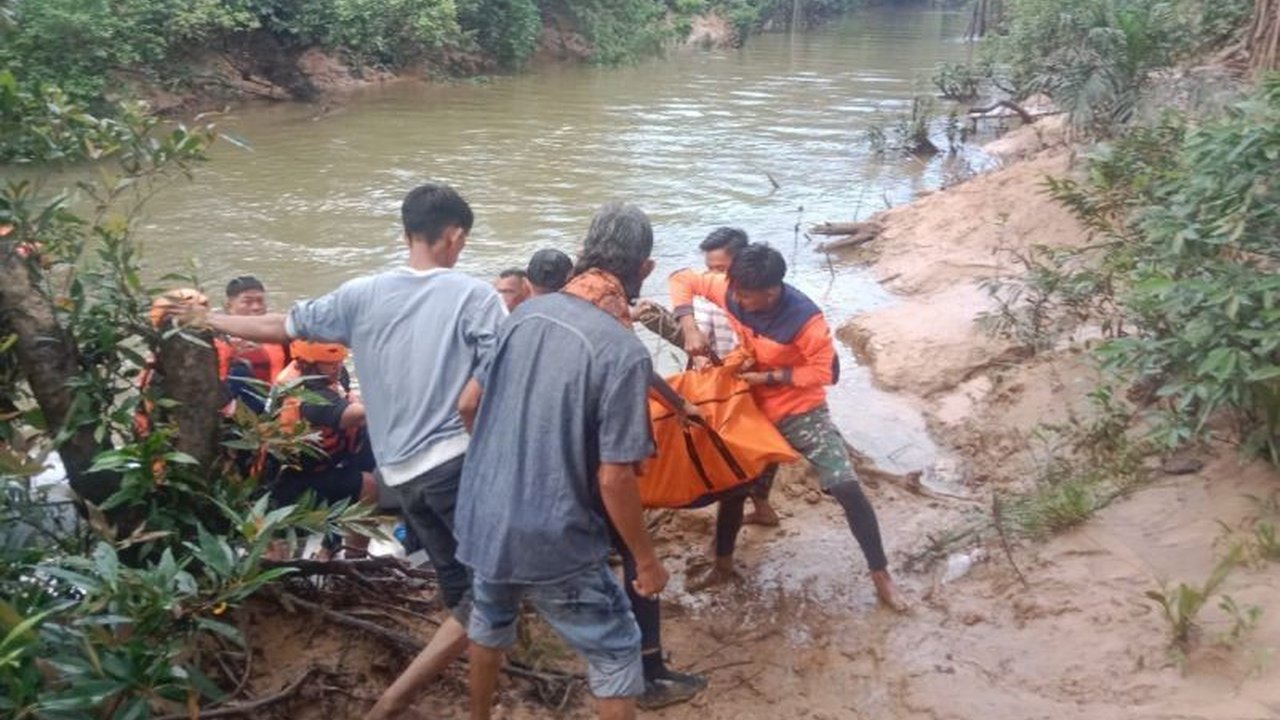 Tim SAR gabungan berhasil menemukan jasad Adek Imam (15), remaja asal Aceh Timur yang hanyut di Sungai Lepan, Kabupaten Langkat, Sumatera Utara, setelah pencarian selama tiga hari.