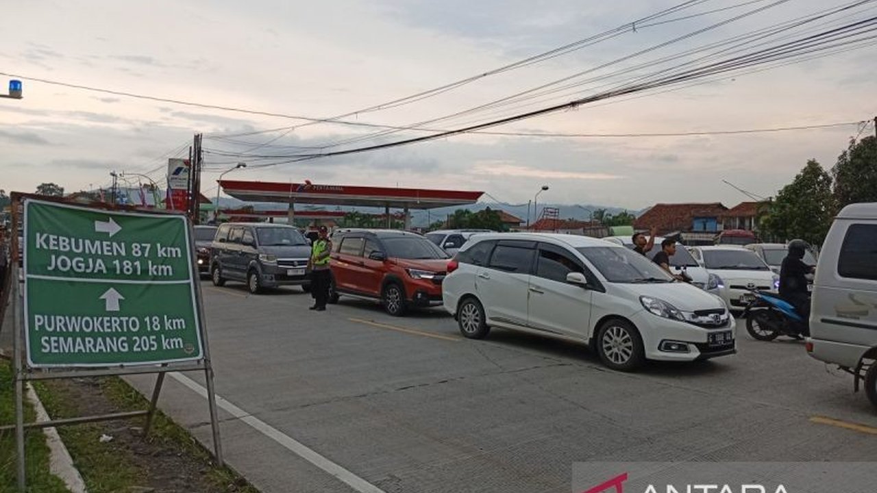 Polisi melaporkan arus balik Lebaran 2025 di jalur Ajibarang-Bumiayu terpantau ramai lancar hingga H+2, namun tetap mengimbau pemudik untuk berhati-hati.
