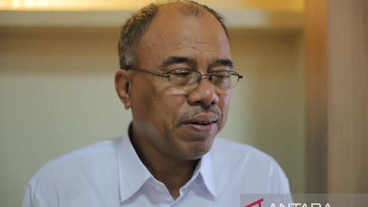 Dewan Pendidikan Buleleng ungkap ratusan siswa SMP kesulitan membaca, disebabkan pandemi COVID-19, kebijakan tanpa tinggal kelas, dan disleksia.