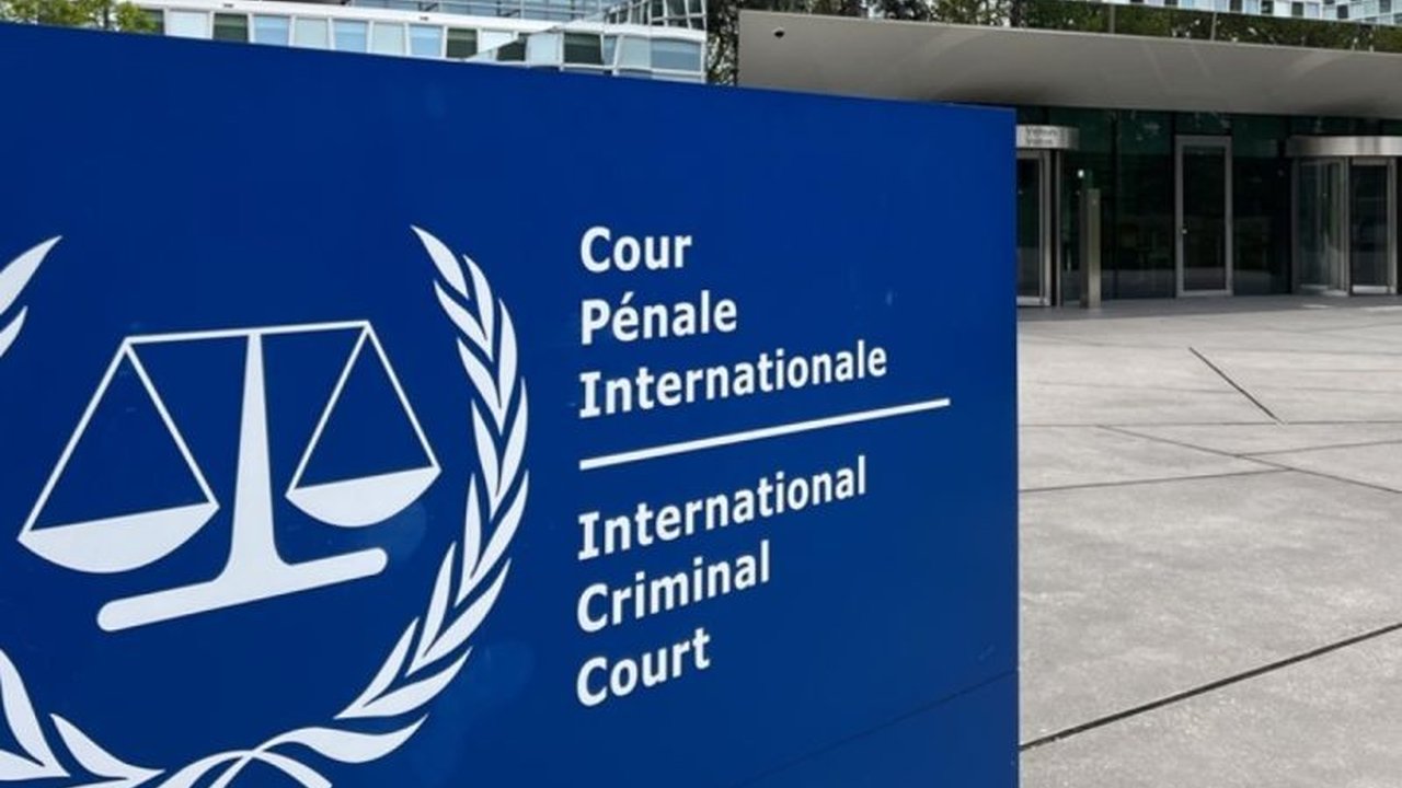 Belanda menyatakan penyesalannya atas keputusan Hongaria untuk keluar dari Mahkamah Pidana Internasional (ICC), meskipun proses pengunduran diri membutuhkan waktu sekitar satu tahun.