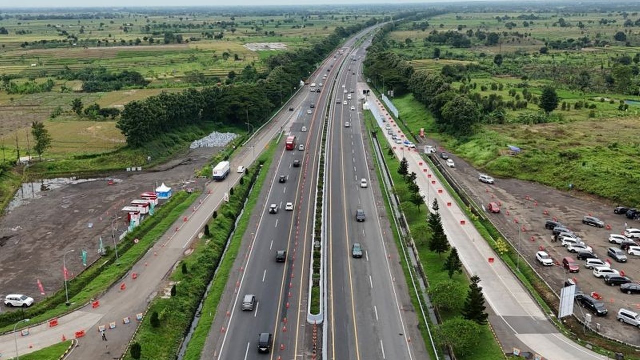 Jalan Tol Cipali mengalami peningkatan volume kendaraan arus balik hingga 1.400 kendaraan per jam pada Kamis siang,  menjelang diberlakukannya sistem satu arah.