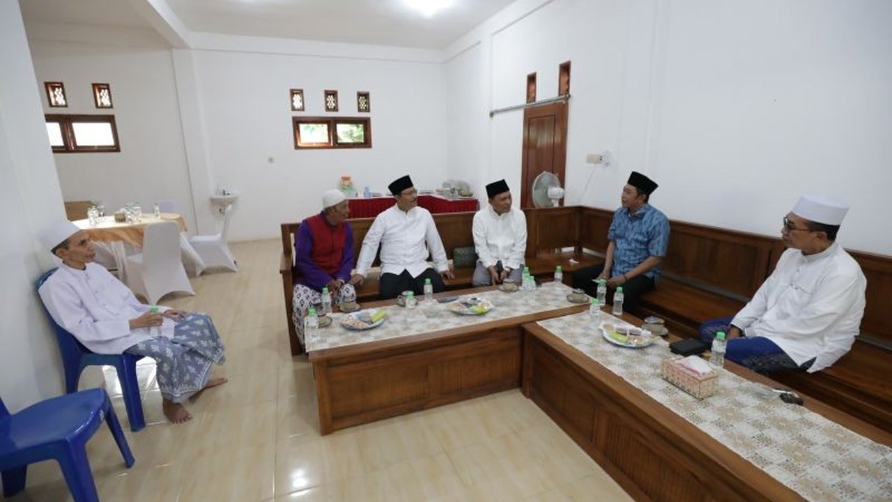 Menteri Sosial Saifullah Yusuf meminta dukungan para kiai di wilayah Tapal Kuda, Jawa Timur, untuk pembangunan Sekolah Rakyat guna mengentaskan kemiskinan melalui pendidikan.