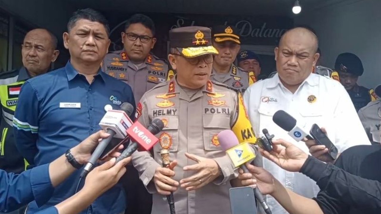Kapolda Lampung memprediksi puncak arus balik Lebaran 2025 akan terjadi pada H+4 hingga H+6 di Pelabuhan Bakauheni, dan telah menyiapkan strategi untuk mengantisipasi kepadatan.