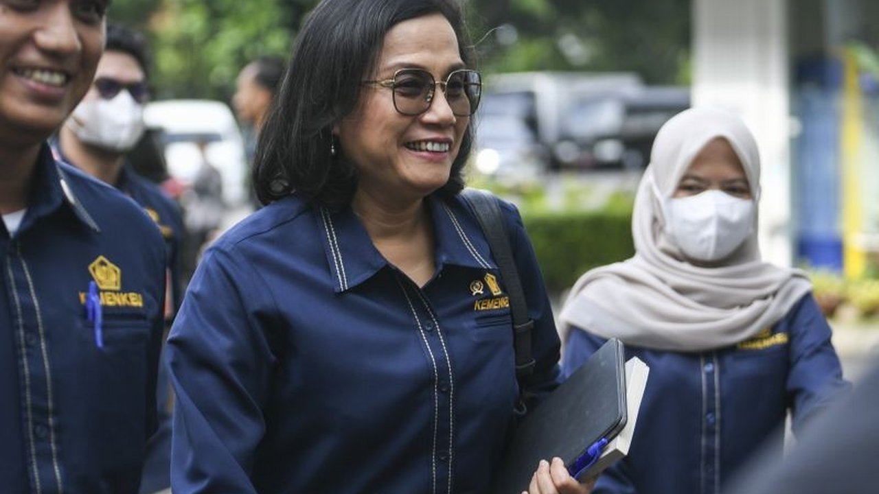 Menteri Keuangan Sri Mulyani Indrawati memaparkan peran APBN dalam pengembangan wisata daerah seperti Wisata Air Kali Kesek dan pembangunan infrastruktur jalan tol, termasuk Tol Batang-Semarang dan Tol Padang-Sicincin, yang meningkatkan konektivitas dan p