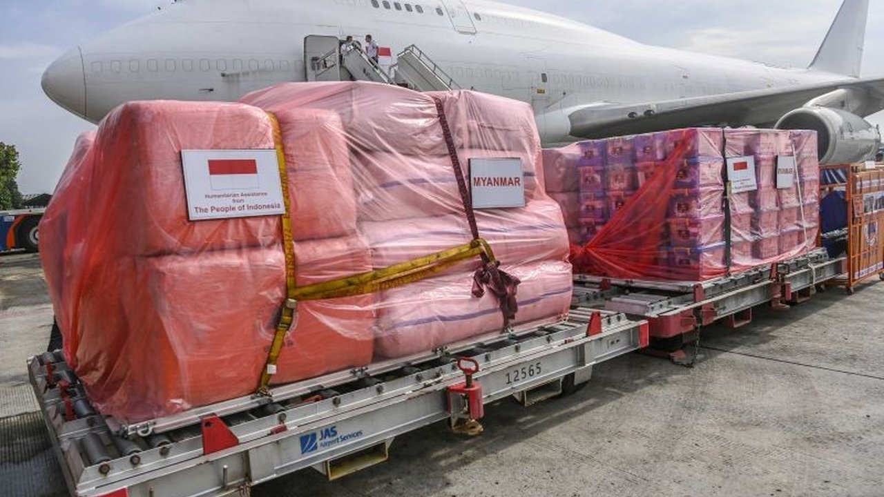 Baznas RI mengirimkan 16 ribu paket bantuan senilai Rp2,5 miliar untuk para penyintas gempa bumi di Myanmar, termasuk tim medis dan bantuan logistik.