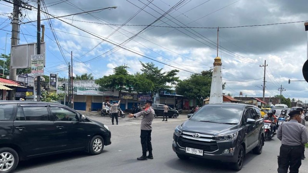 Kepolisian Resor Blitar menyiapkan peleton patroli dan urai untuk mengatasi kemacetan dan memastikan kelancaran arus mudik Lebaran 2025.