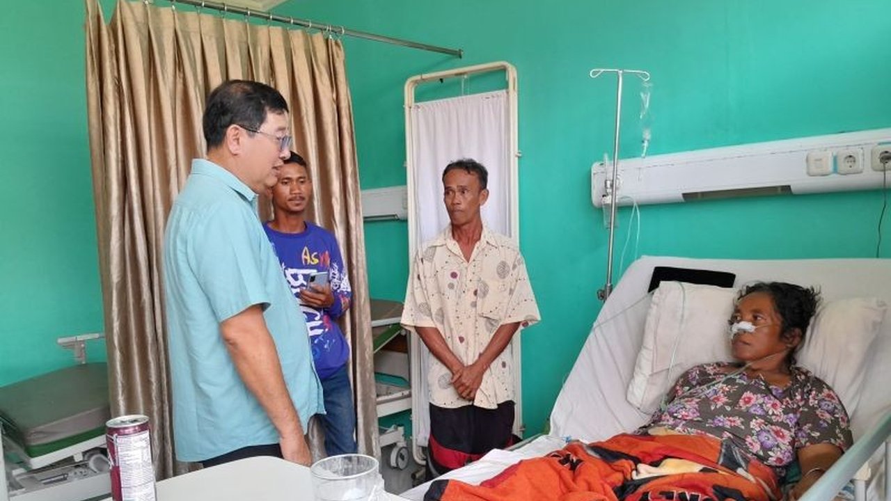 Bupati Belitung Timur, Kamarudin Muten, meninjau langsung pelayanan kesehatan di RSUD Muhammad Zein dan Puskesmas Manggar untuk memastikan pelayanan tetap optimal selama libur Lebaran 2025.