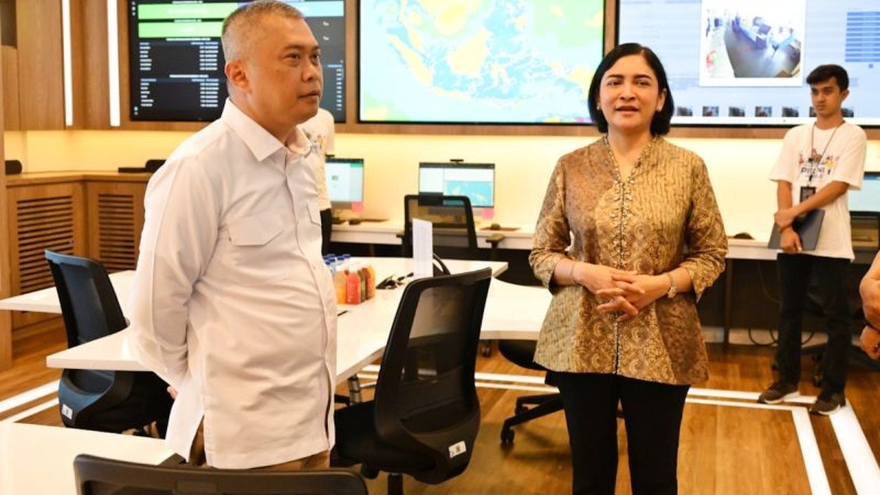 Menteri Perhubungan Dudy Purwagandhi menjamin kelancaran arus balik Lebaran 2025 dengan meninjau kesiapan transportasi di stasiun, bandara, dan jalur darat.