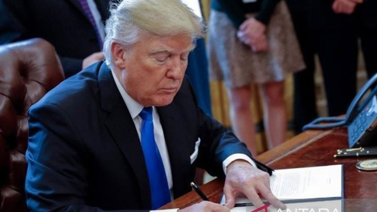 Direktur Program Indef, Eisha Maghfiruha Rachbini, menyoroti pentingnya perluasan pasar ekspor nontradisional untuk mengurangi dampak negatif kenaikan tarif impor AS terhadap produk-produk Indonesia.