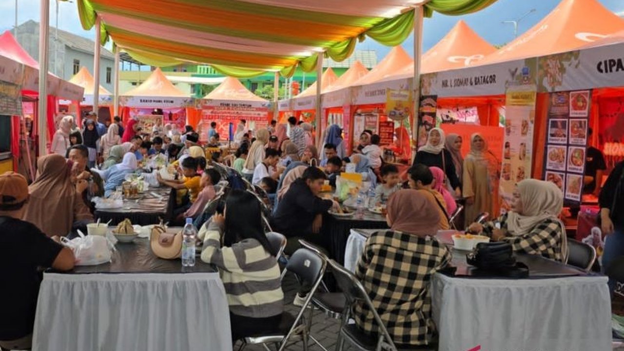 Puluhan pelaku usaha kuliner Garut meramaikan Nyawalan Festival di Citimall Garut selama lima hari, menawarkan beragam kuliner khas daerah untuk memanjakan wisatawan selama libur Lebaran.