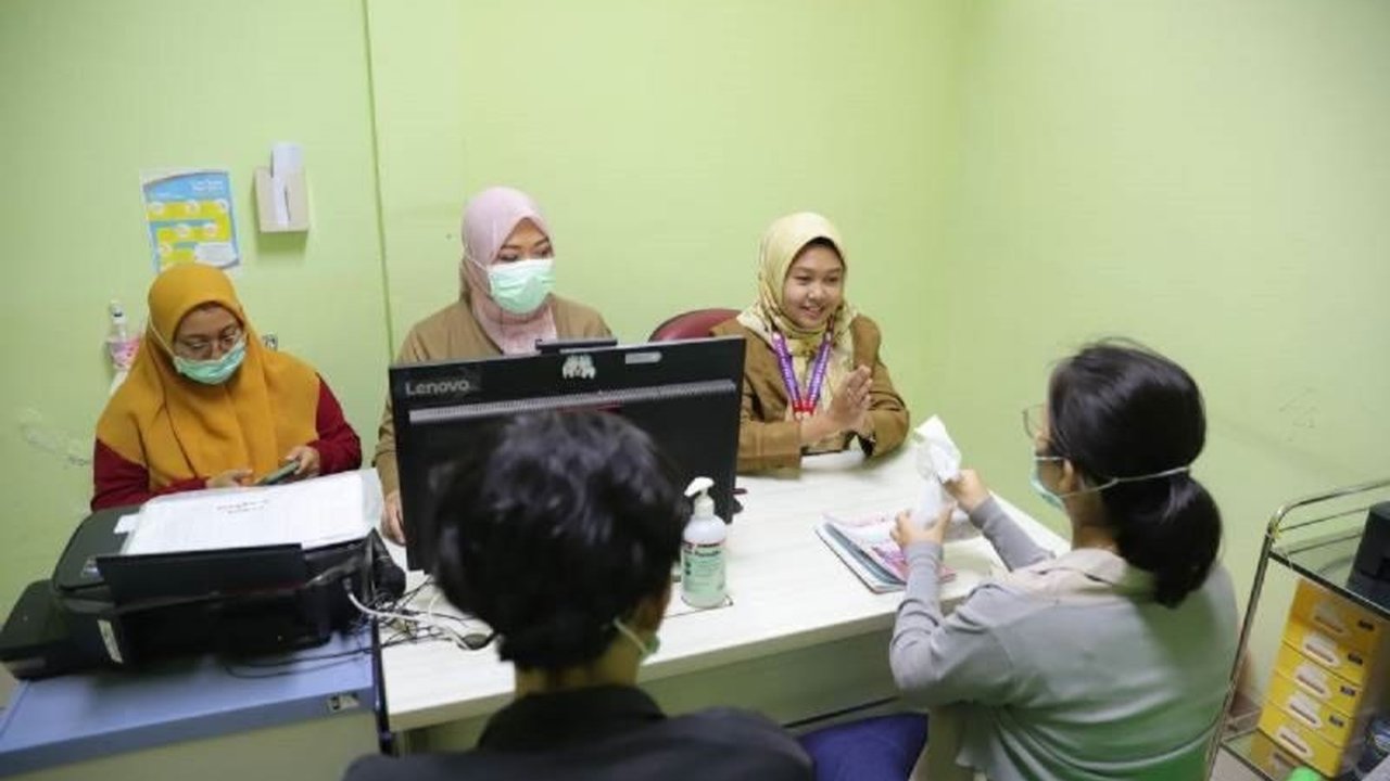 Seluruh fasilitas kesehatan di Kota Tangerang, mulai dari rumah sakit hingga puskesmas, telah beroperasi normal kembali setelah cuti bersama Idul Fitri 1446 H, memberikan pelayanan kesehatan maksimal kepada masyarakat.