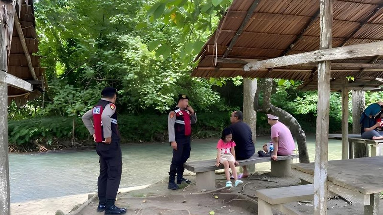 Polres Banggai meningkatkan patroli dan pengamanan di objek wisata selama libur Lebaran Idul Fitri untuk mencegah kriminalitas dan kemacetan, serta menjaga keamanan dan ketertiban masyarakat.