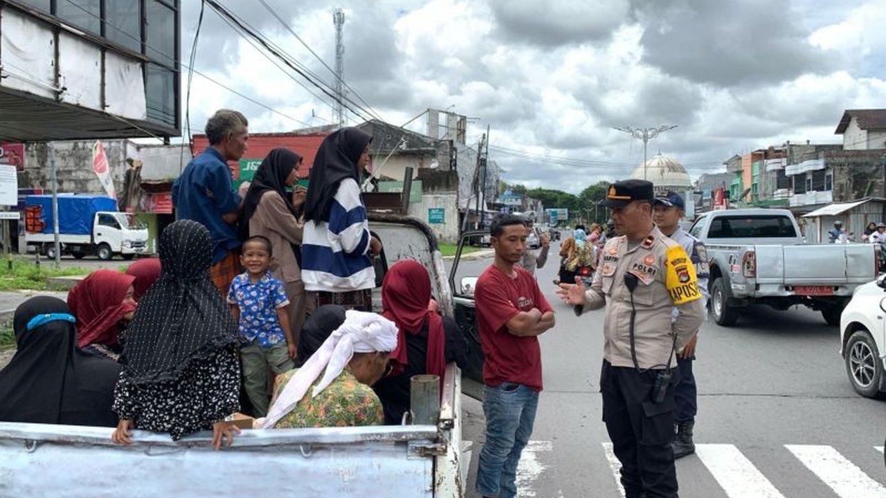 Polres Lombok Tengah mengimbau masyarakat untuk tidak menggunakan kendaraan bak terbuka saat mudik Lebaran 2025 demi keselamatan, mengingat banyaknya tempat wisata di Lombok Tengah yang ramai dikunjungi.