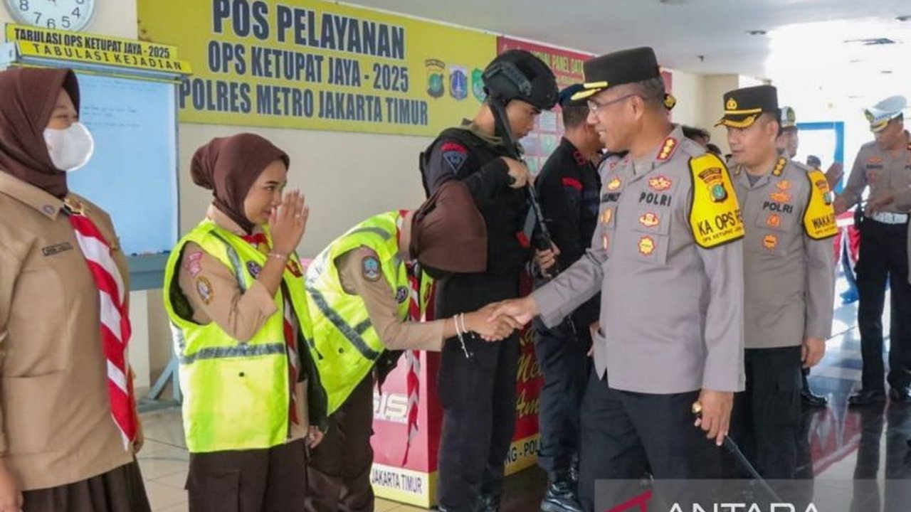 Kapolres Jaktim Tinjau Pos Pelayanan Arus Balik Lebaran di Pulo Gebang