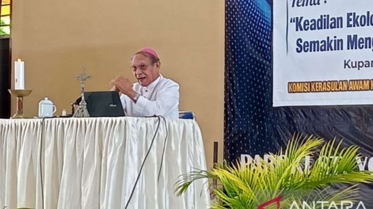 Uskup Emeritus Keuskupan Agung Kupang, Mgr. Petrus Turang, meninggal dunia di Jakarta pada usia 76 tahun, meninggalkan duka mendalam bagi umat Katolik di Kupang dan sekitarnya.