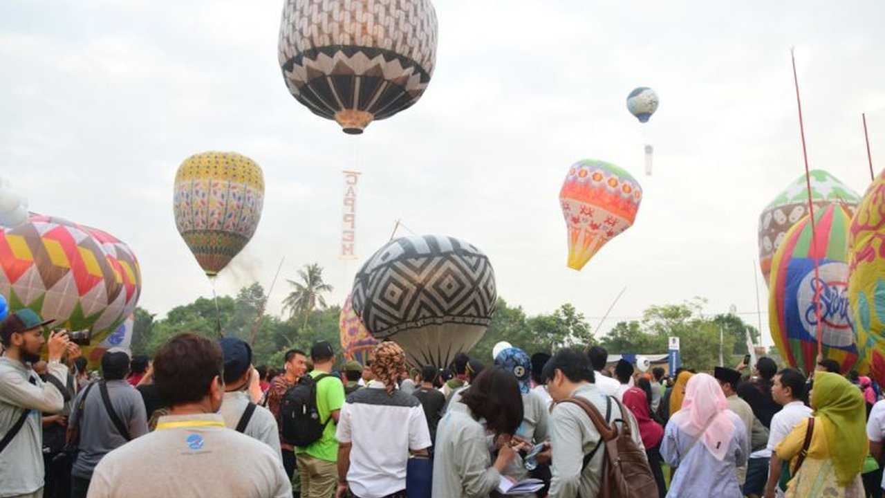 Kementerian Perhubungan (Kemenhub) mengimbau masyarakat untuk mematuhi aturan penerbangan balon udara guna mencegah potensi bahaya terhadap keselamatan penerbangan, seiring meningkatnya laporan gangguan dari pilot.