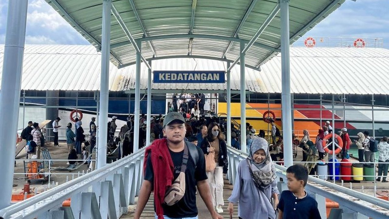 Pelabuhan Punggur Batam memprediksi puncak arus balik Lebaran akan mencapai 6.800 penumpang pada Sabtu, 5 April 2025, dengan lonjakan penumpang dari Tanjungpinang dan Lingga.