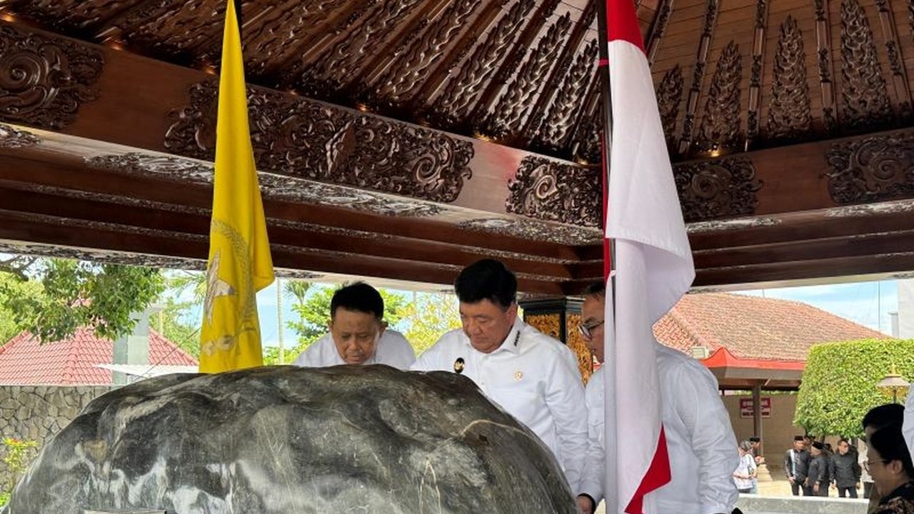 Menko Polkam Budi Gunawan meninjau langsung arus balik Lebaran di Jawa Timur dan memastikan keamanan di tempat wisata tetap kondusif meskipun terjadi beberapa insiden kecelakaan lalu lintas.