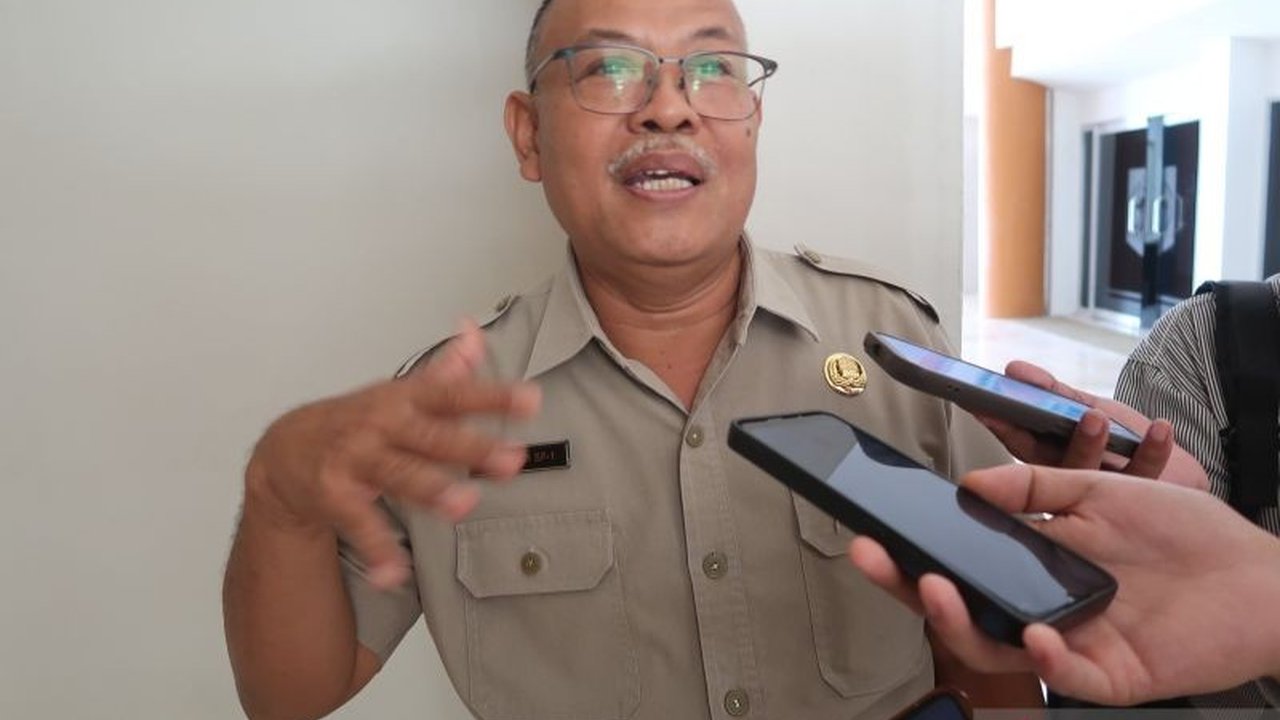 BPBD NTB melaporkan kerusakan hutan di Pulau Sumbawa menyebabkan erosi lahan, bencana alam, dan kerugian ekonomi; solusi alternatif seperti penanaman sengon ditawarkan.