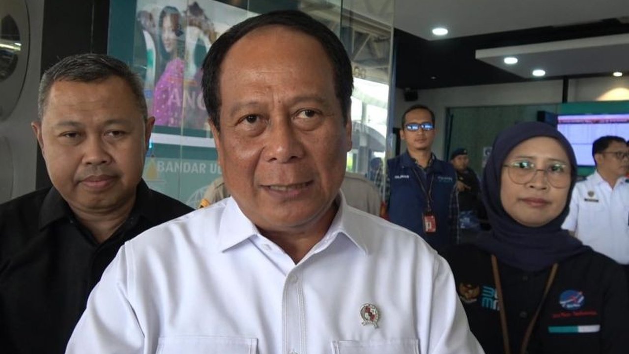 Wakil Menteri Perhubungan memberikan apresiasi atas pelayanan Bandara SMB II Palembang yang dinilai baik selama arus mudik Lebaran 2025, dengan lonjakan penumpang mencapai 130 ribu orang.