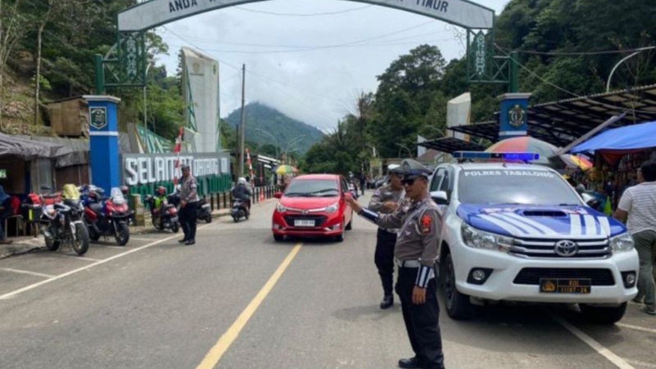 Polres Tabalong melaksanakan patroli dan pengaturan lalu lintas di perbatasan Kalsel-Kaltim selama arus balik Lebaran 2025 untuk memastikan keamanan dan kelancaran perjalanan masyarakat.