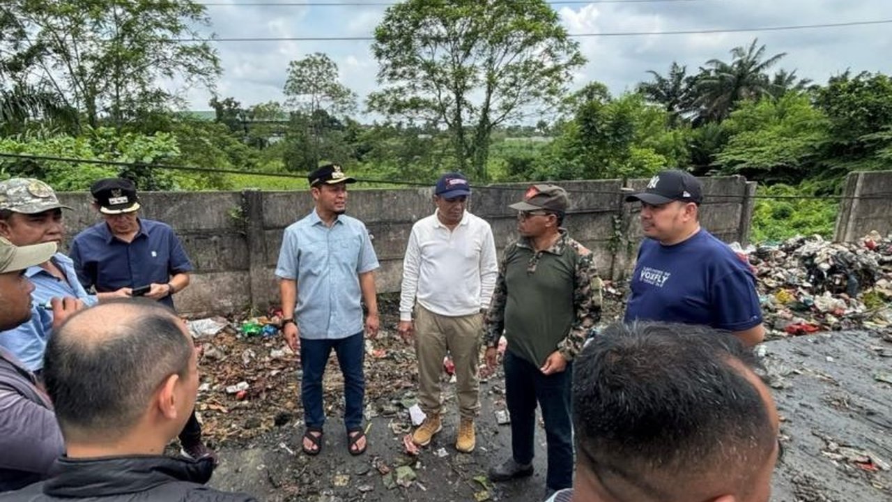 Pemkot Pekanbaru menutup TPS sampah liar di perbatasan Kampar yang meluber ke jalan dan Wali Kota Agung Nugroho meminta kerja sama antarwilayah untuk pengelolaan sampah yang optimal.
