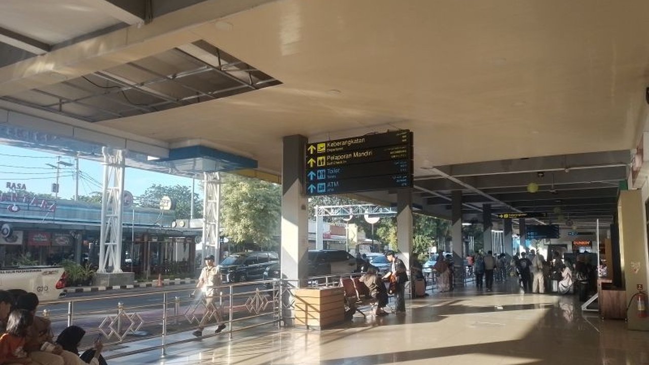 Bandara Halim Perdanakusuma meningkatkan pengamanan dan fasilitas pelayanan untuk kenyamanan penumpang selama arus balik Lebaran 2025, meskipun tanpa penambahan armada transportasi.