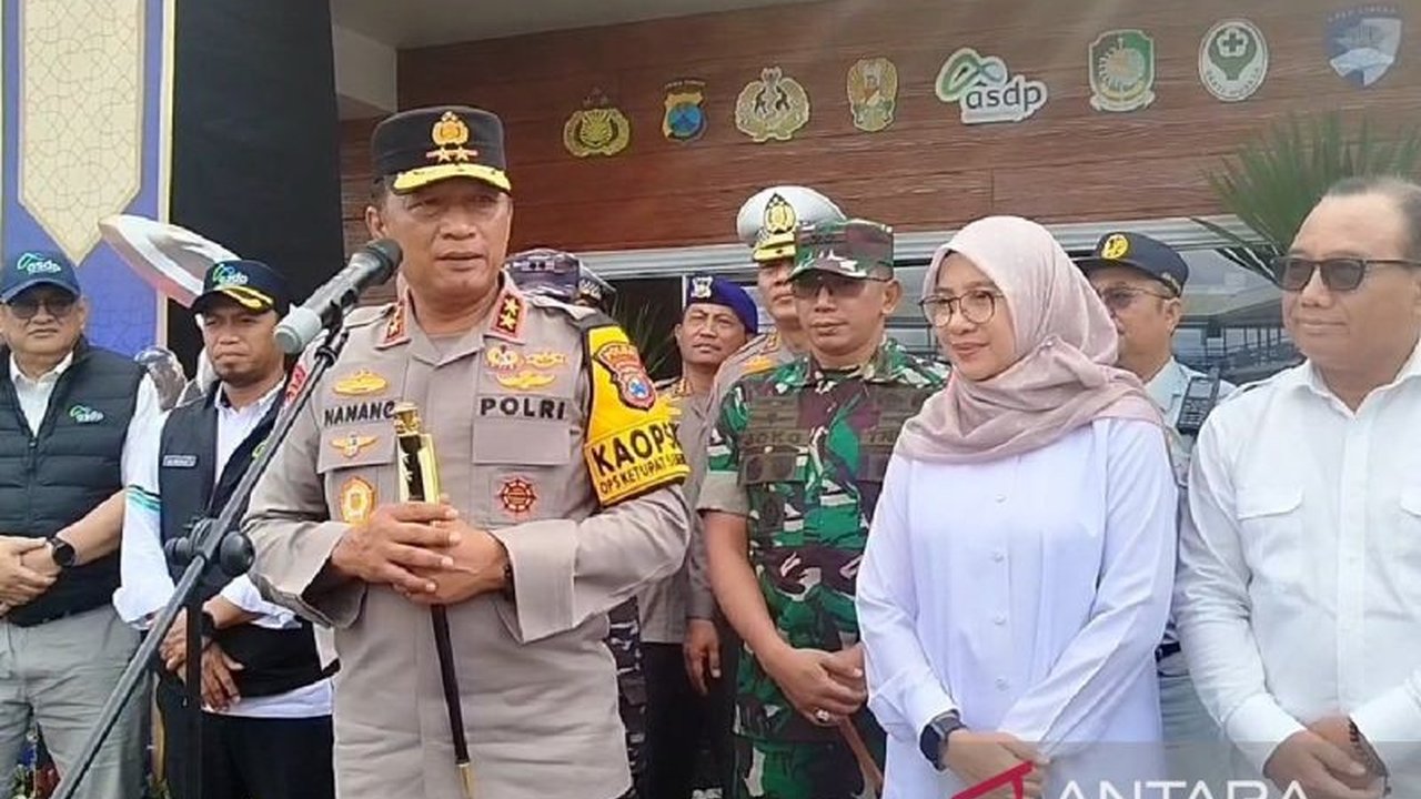 Kapolda Jatim memprediksi puncak arus balik Lebaran 2025 akan terjadi pada Sabtu dan Minggu, meminta pemudik waspada dan mematuhi aturan lalu lintas.
