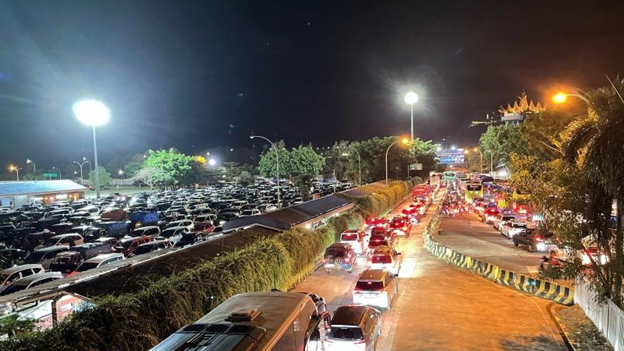 Pelabuhan Bakauheni Dipadati Pemudik Arus Balik H+3 Lebaran 2025