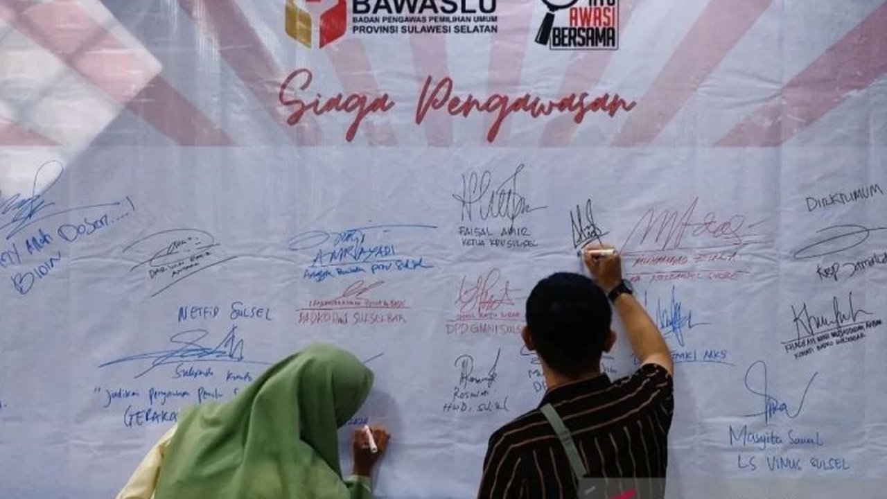Bawaslu Sulsel mendesak KPU Sulsel menindaklanjuti rekomendasi Bawaslu Palopo terkait dugaan pelanggaran administrasi oleh Cawawali Palopo, Akhmad Syarifuddin, yang berpotensi berujung diskualifikasi.