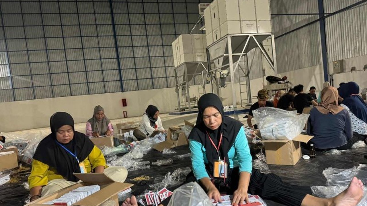 KPU Parigi Moutong melibatkan 168 petugas untuk melipat surat suara dalam persiapan Pemungutan Suara Ulang (PSU) Pilkada 2024 setelah putusan Mahkamah Konstitusi.