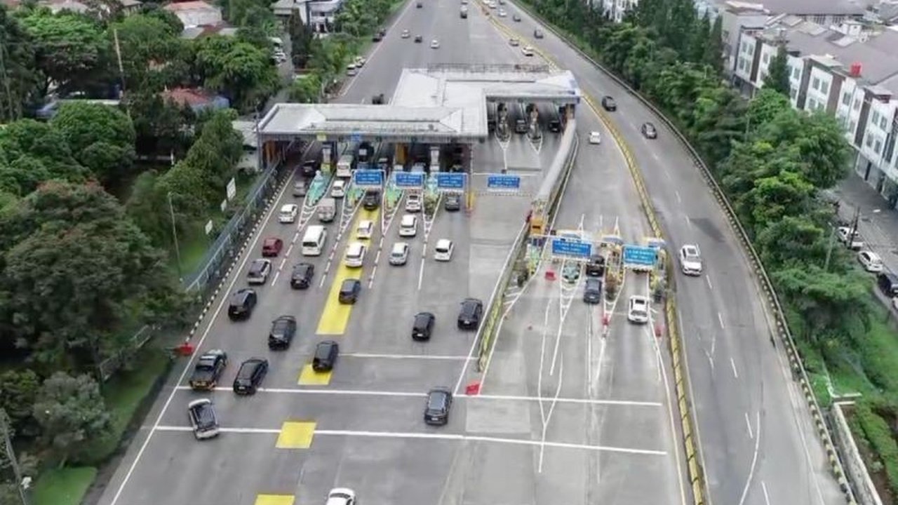 Volume kendaraan di jalan tol Jabodetabek dan Jabar meningkat signifikan pada H+2 Lebaran, terutama jalur menuju dan dari Puncak, menunjukan peningkatan aktivitas wisata dan silaturahmi.