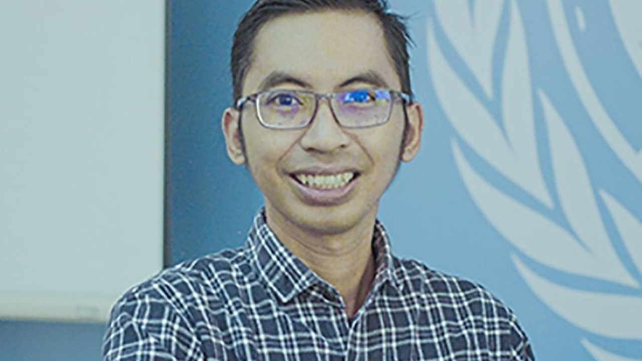 Seorang akademikus menyarankan Indonesia untuk menerapkan strategi diplomasi yang cermat dalam menghadapi kebijakan tarif baru AS, dengan fokus pada diversifikasi pasar dan mengurangi ketergantungan pada dolar AS.