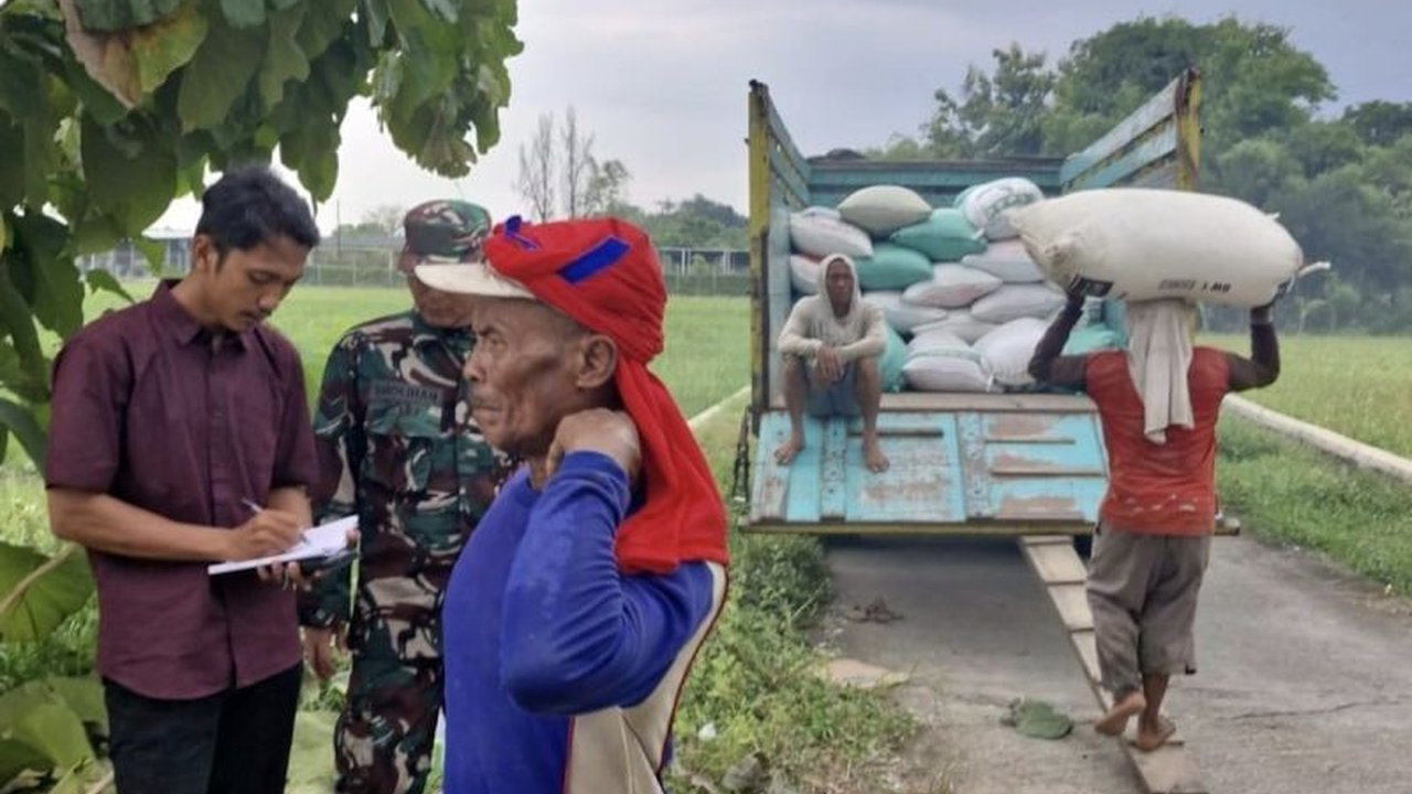 Perum Bulog memastikan penyerapan gabah petani tetap berjalan selama libur Lebaran 2025 untuk menjaga stabilitas harga dan pasokan beras, sesuai arahan Presiden Prabowo Subianto dan target 2 juta ton beras hingga April 2025.
