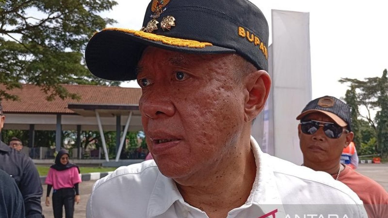 Bupati Banyumas mengingatkan ASN untuk kembali bekerja pada 8 April 2025 setelah libur Lebaran, dengan ancaman sanksi bagi yang melanggar.