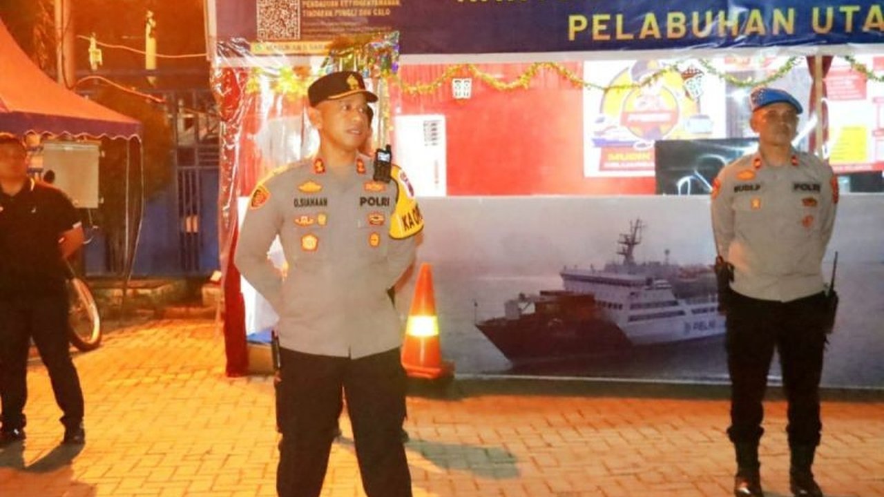 Kepolisian resor Pelabuhan Belawan mengerahkan 30 personel gabungan untuk mengamankan arus balik Lebaran 2025 di Pelabuhan Bandar Deli Belawan, Medan, Sumatera Utara, dengan berbagai upaya pengamanan dan rekayasa lalu lintas.