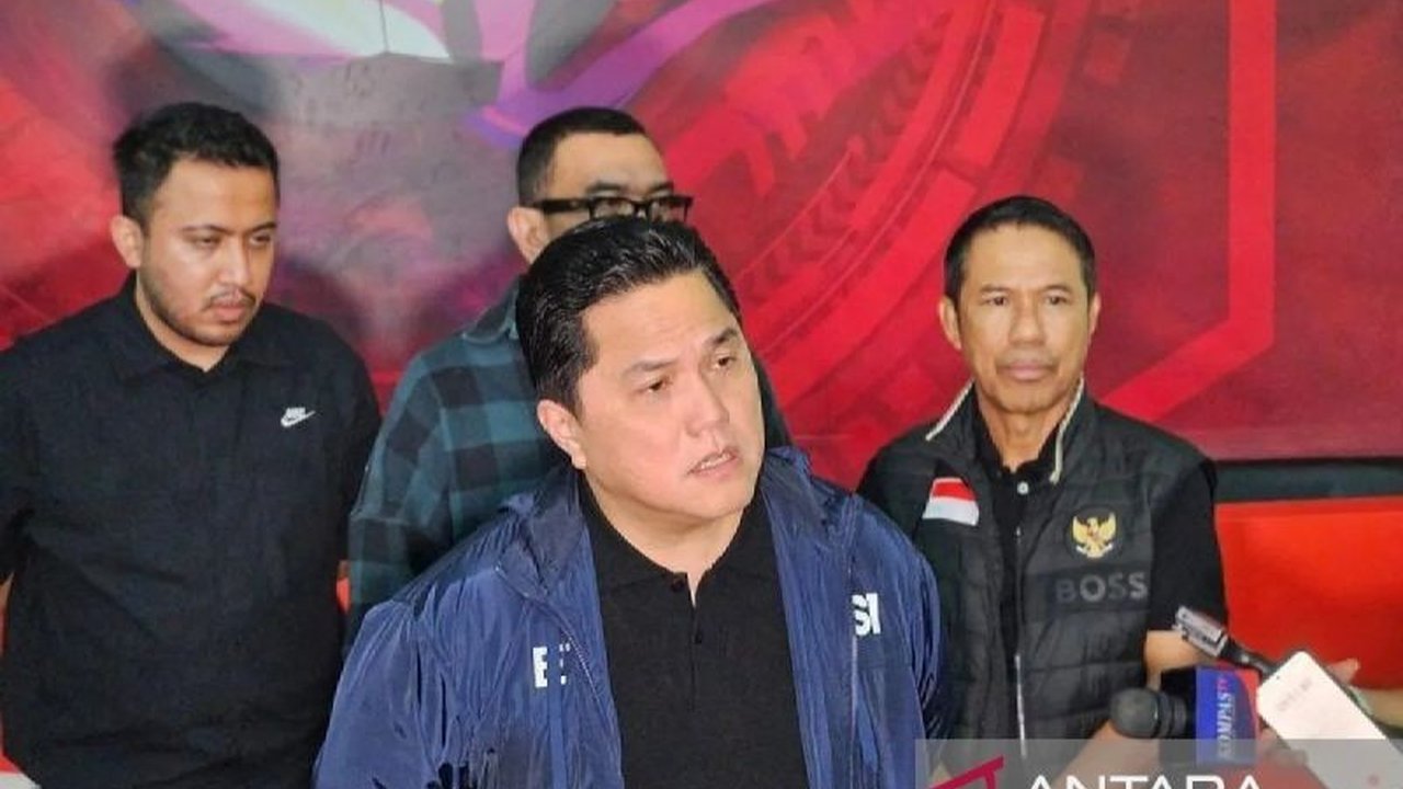 Timnas U-17 Indonesia berhasil meraih kemenangan bersejarah atas Korea Selatan di Piala Asia U-17 AFC 2025, sebuah pertandingan yang penuh tekanan dan diakhiri dengan gol dramatis di masa injury time.