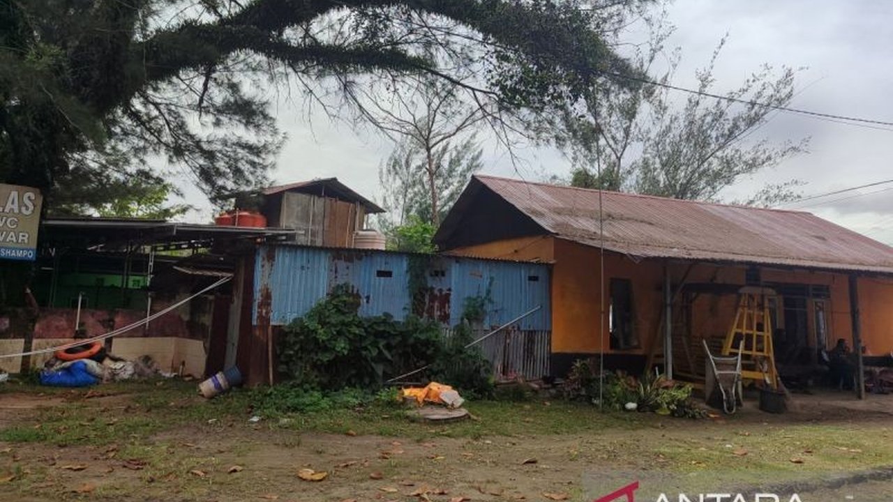 Pemkot Bengkulu menertibkan bangunan liar di Pantai Panjang dan Pantai Jakat untuk revitalisasi kawasan wisata, dengan target rampung pada akhir 2025.