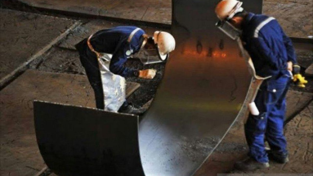 Peneliti ingatkan pentingnya keberlanjutan dalam hilirisasi baja di Indonesia, di tengah tantangan investasi dan persaingan global.