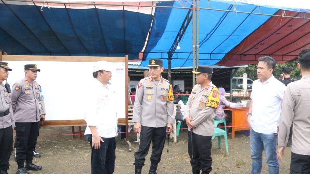 Kapolda Jambi Irjen Pol Krisno H Siregar langsung meninjau pelaksanaan Pemungutan Suara Ulang (PSU) di Kabupaten Bungo untuk memastikan proses demokrasi berjalan aman, tertib, dan netral.  Polri berkomitmen mengawal jalannya PSU hingga terpilih pemimpin y