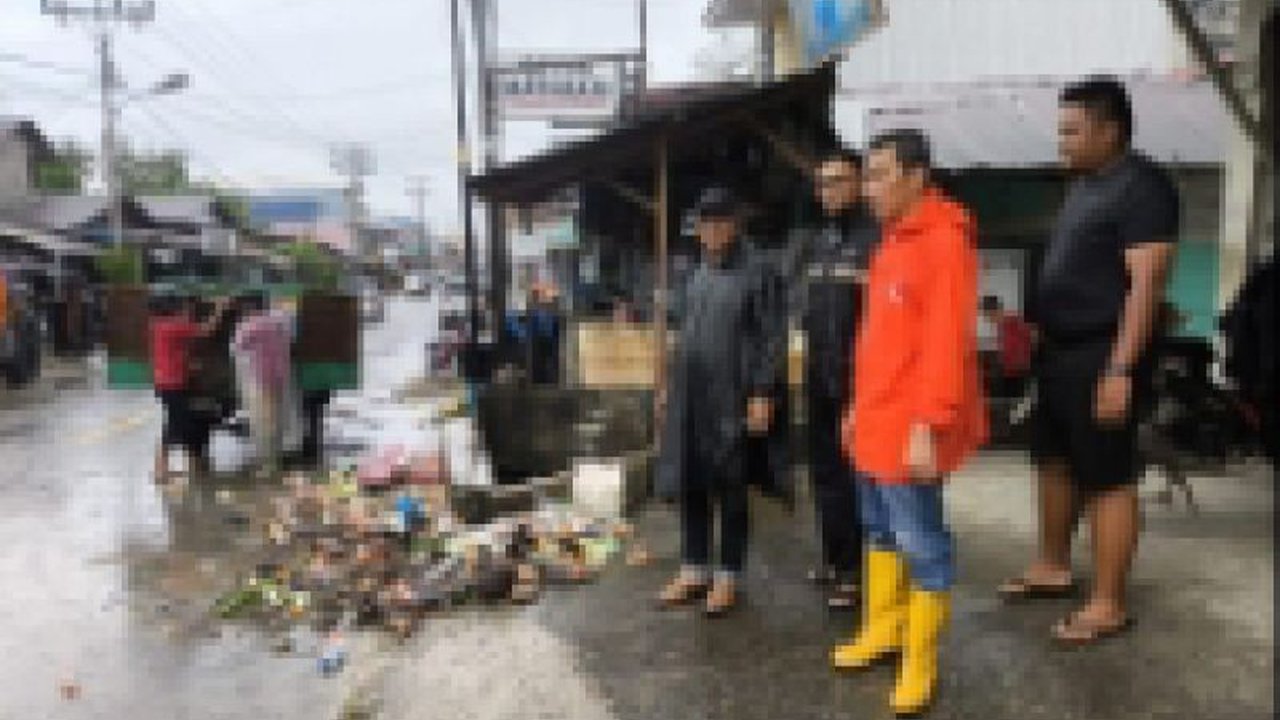 Hujan lebat menyebabkan banjir dan tanah longsor di Kota Gunungsitoli, Sumut, mengakibatkan 548 jiwa terdampak dan puluhan rumah terendam.