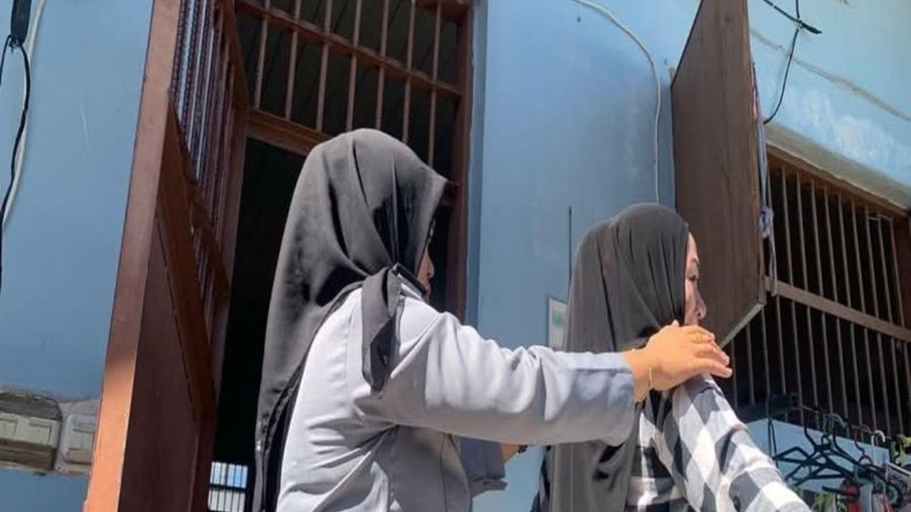 Lapas Kelas IIB Tolitoli, Sulawesi Tengah, gelar razia besar-besaran untuk menekan peredaran barang terlarang di lingkungan lapas, menemukan sejumlah barang bukti yang akan dimusnahkan.