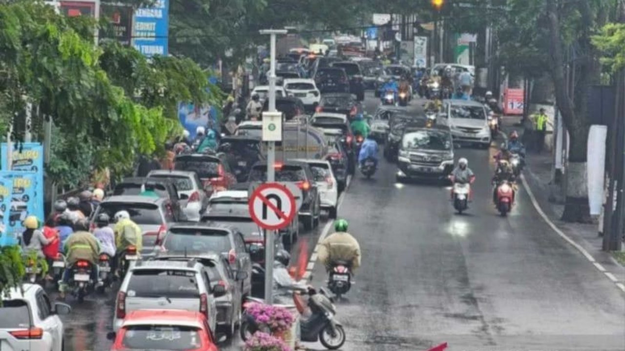 Pemerintah Kota Batu mengimbau pengelola wisata untuk meningkatkan kewaspadaan terhadap potensi bencana alam menyusul tanah longsor di Pacet-Cangar, dan memastikan keamanan wisatawan.
