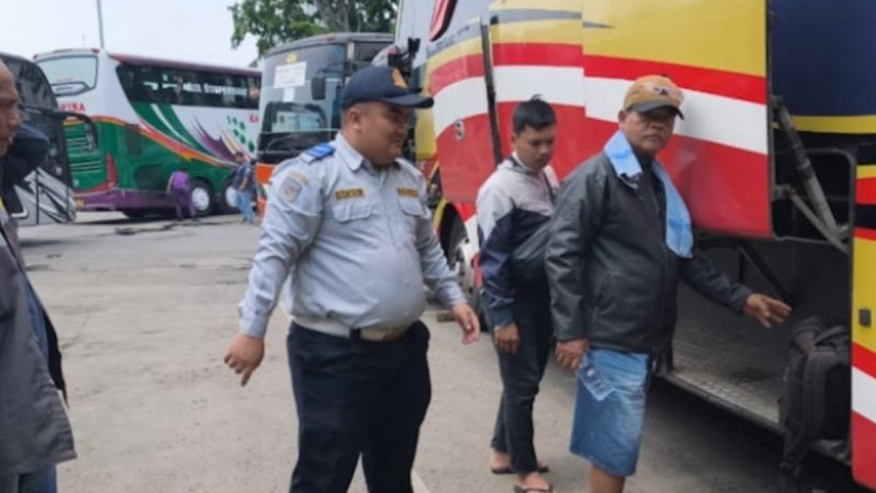 Terminal Tanjung Priok memprediksi puncak arus balik Lebaran 2025 terjadi pada Minggu (6/4), H+5, dengan lonjakan penumpang dari Jawa Tengah dan Jawa Timur.