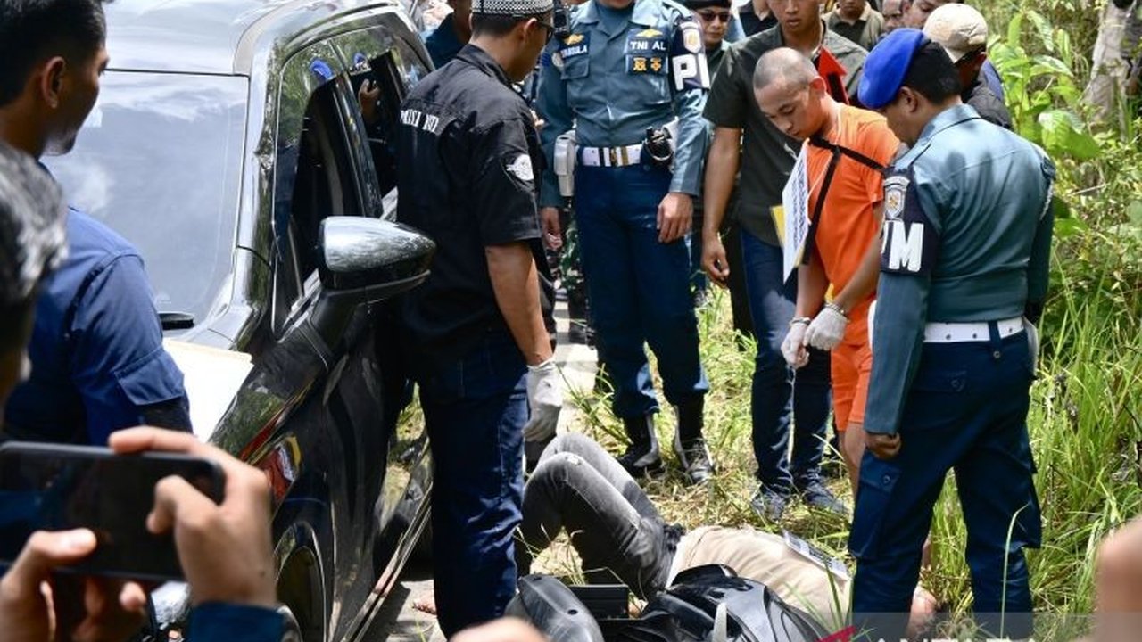 Kuasa hukum keluarga korban mengungkapkan oknum TNI AL menghilangkan barang bukti, termasuk ponsel korban, setelah membunuh jurnalis muda Juwita di Banjarbaru.