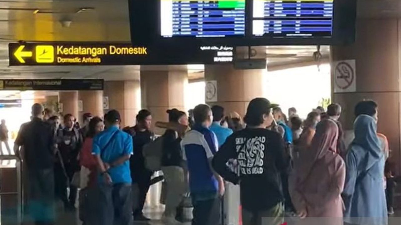 Menjelang puncak arus balik Lebaran 2025, sejumlah maskapai penerbangan mengajukan penerbangan tambahan di Bandara Supadio, Pontianak, untuk mengantisipasi lonjakan penumpang hingga lebih dari 11 ribu orang per hari.