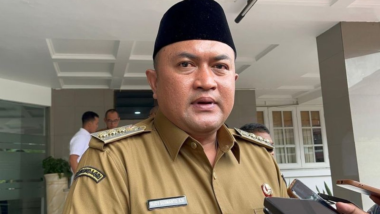 Pemkab Bogor berhasil efisiensi anggaran mencapai Rp100 miliar lebih, berkat penerapan Inpres Nomor 1 Tahun 2023, dana tersebut dialokasikan untuk perbaikan infrastruktur, khususnya jalan di wilayah utara.
