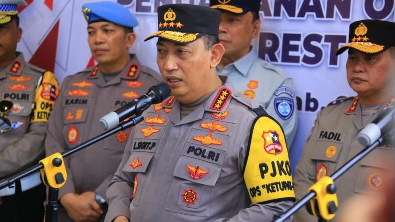 Kapolri Jenderal Listyo Sigit Prabowo memastikan pemantauan ketat arus balik Lebaran 2025, termasuk penerapan one way nasional mulai Minggu untuk memastikan perjalanan aman dan lancar.